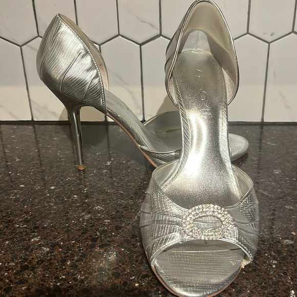 Aldo Silver High Heels Leather Open Toe Stilettos W/ Rhinestones Women's Sz 8 - Picture 1 of 9